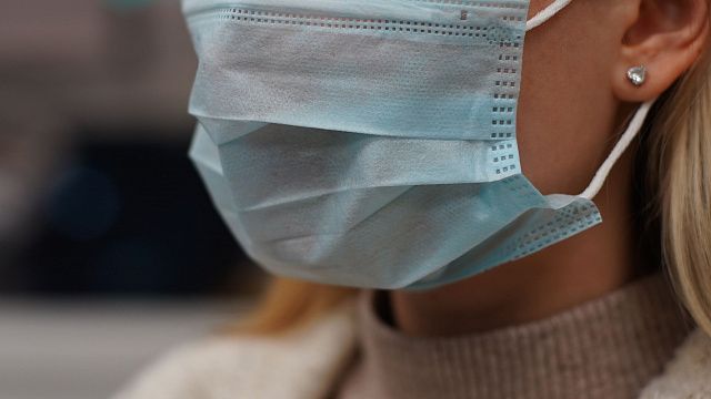 Покупки медицинских масок в России подскочили в 1,5 раза после праздников
