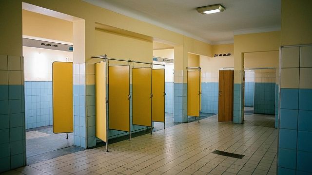 Женщина зашла в туалет не в то время и трагически погибла в Мадриде