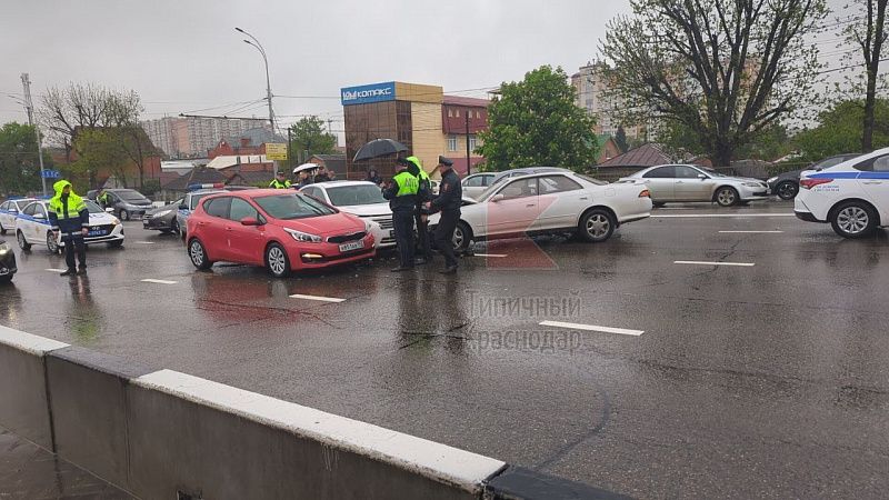 Массовое ДТП на Северных мостах. Пострадала девушка