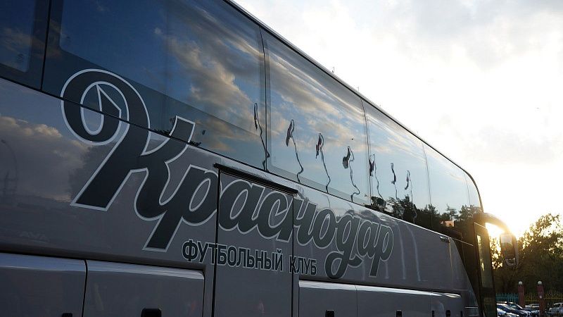Игроки «Краснодара» будут добираться автобусом и самолетом на матч с «Уфой»