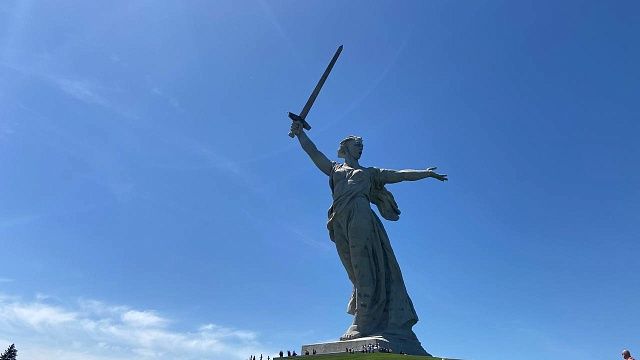 Путин пообещал рассмотреть идею возвращения Волгограду названия Сталинград