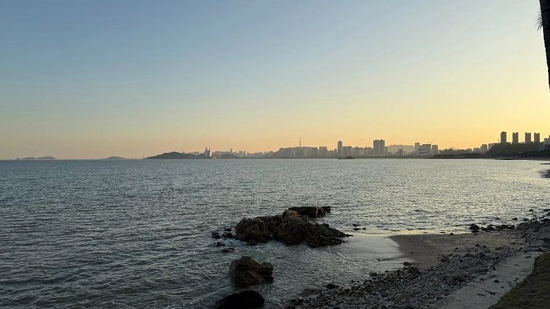 Очевидцы сняли редкие рулонные облака над Чёрным морем