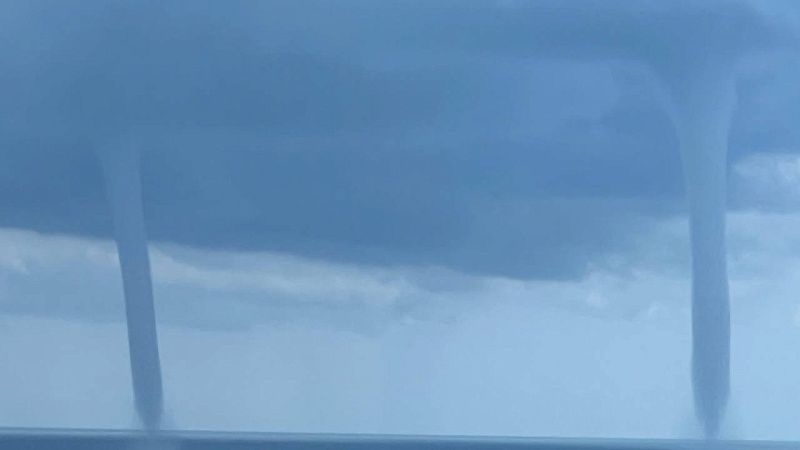 Штормовое предупреждение из-за смерчей, гроз и снегопада объявили в Сочи