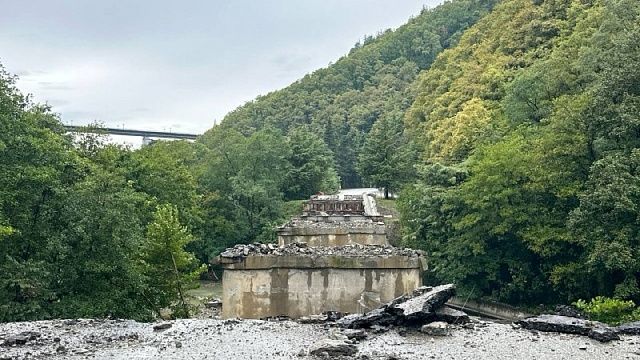 Капитальный ремонт моста в Лазаревском районе Сочи завершат через год