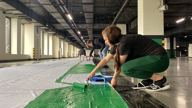 Месяц труда ради пары минут: как болельщики «Краснодара» рисуют баннеры размером с многоэтажку
