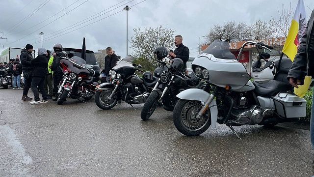 Восемь подростков-байкеров напали на тренера по лыжам в Верх-Нейвинском