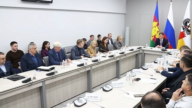 Евгений Наумов провёл совещание по стимулированию бизнеса. Фото: пресс-служба администрации Краснодара