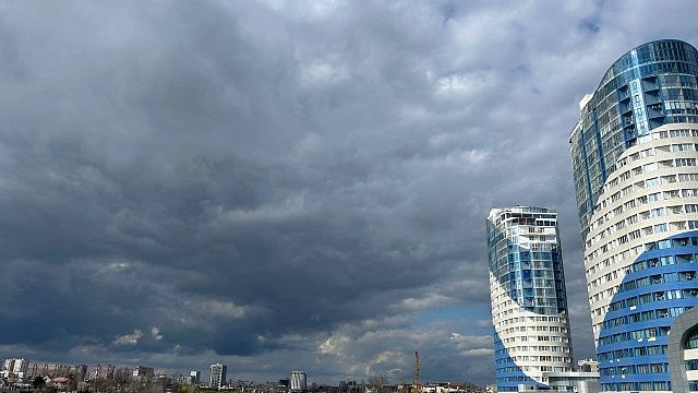 Дождь и шквалистый ветер могут накрыть Краснодар. Фото: телеканал «Краснодар»