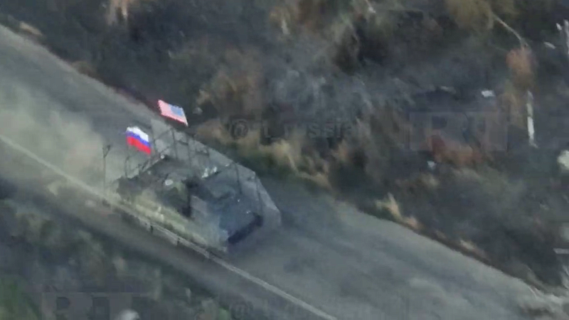 Появилось видео задействованного в СВО американского БТР с флагами России и США