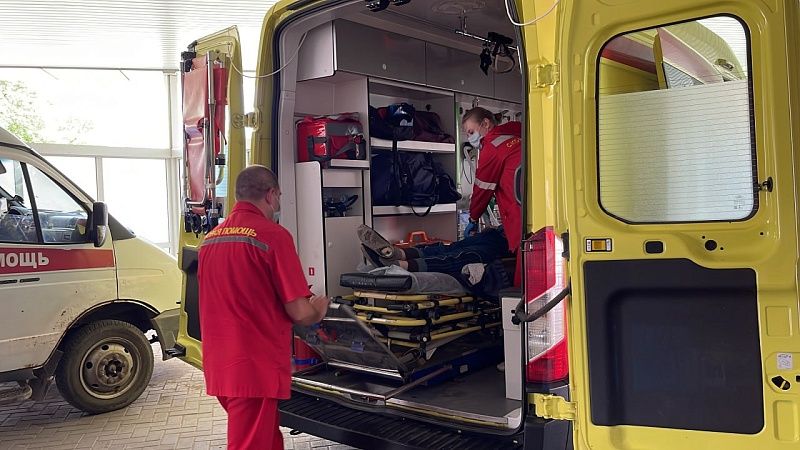 Два мирных жителя пострадали при атаке дрона ВСУ в Курской области