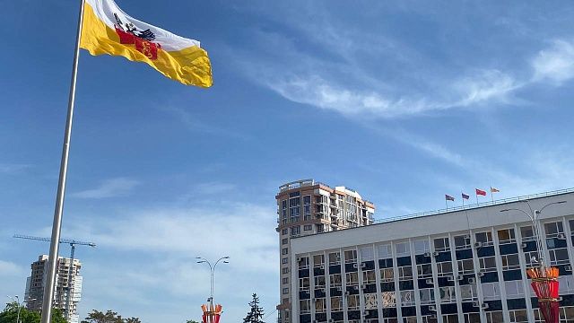 Женщин Краснодара с Днём матери поздравили Евгений Наумов и Вера Галушко