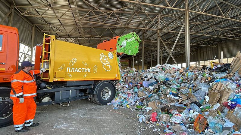 В Краснодаре продлили график работы мусороуборочной техники на ночные часы, чтобы привести город в порядок 