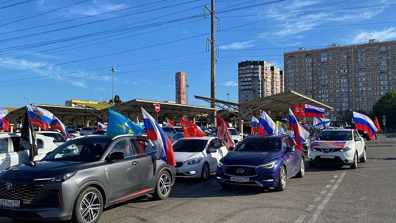 Патриотический автопробег ко Дню народного единства провели в Краснодаре