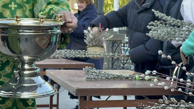 Руководители Краснодара поздравили жителей с Вербным воскресеньем