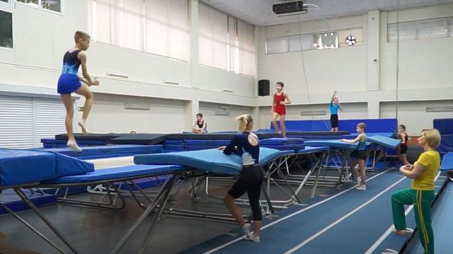 В Краснодаре стартовали 3-дневные соревнования среди батутистов и гимнастов