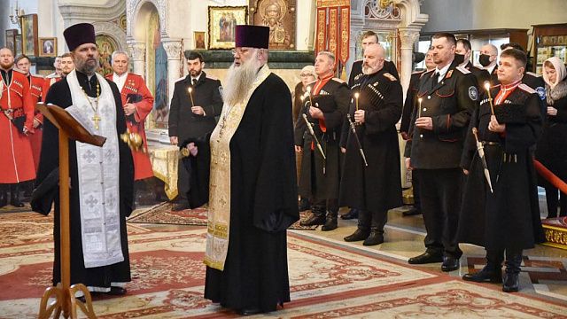 Каждое воскресенье в краснодарском соборе Александра Невского совершают молебен об участниках СВО