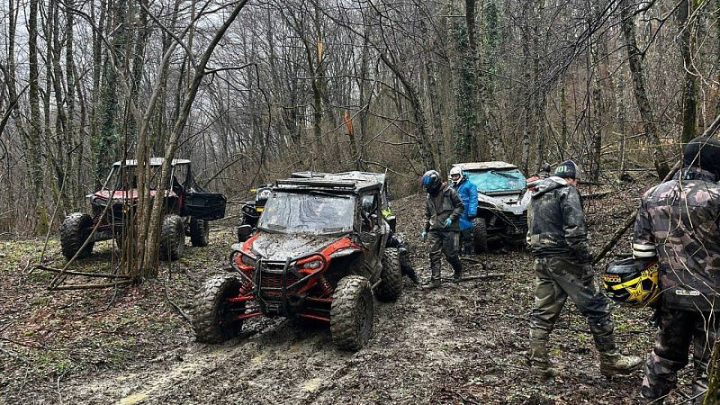 Колонну из восьми багги остановили 23 февраля в нацпарке Сочи