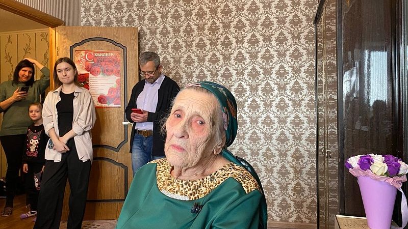 Глава Краснодара поздравил ветерана ВОВ Надежду Топтунову со 100-летием