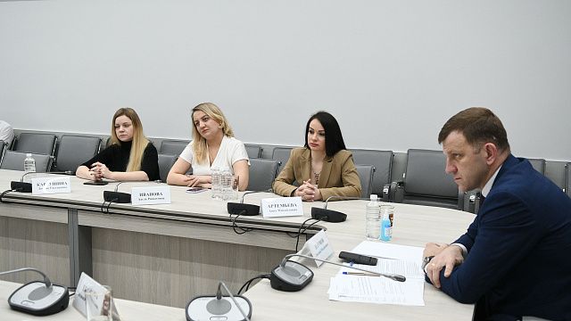Глава Краснодара встретился с представителями фондов и сообществ, помогающих участникам СВО 