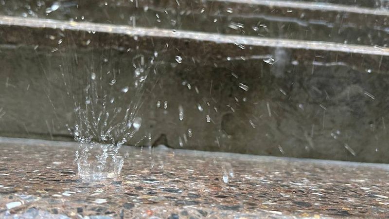 Фонтан с пятиэтажный дом забил в Петербурге 