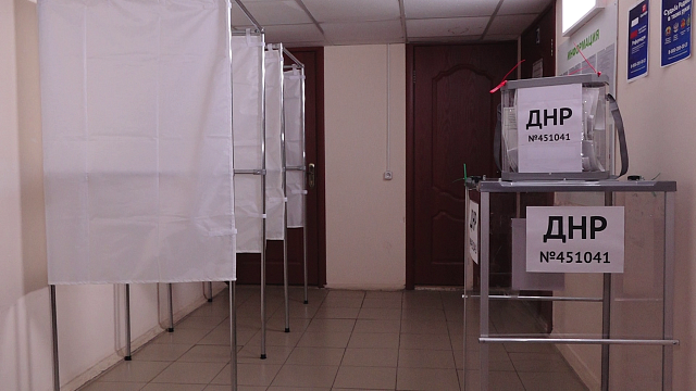 В четвертый день референдумов жители Республик и областей семьями идут на участки в Краснодаре Фото: Телеканал «Краснодар»