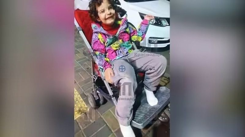 Девочку с ДЦП, оставленную в коляске на улице Краснодара, вернули маме