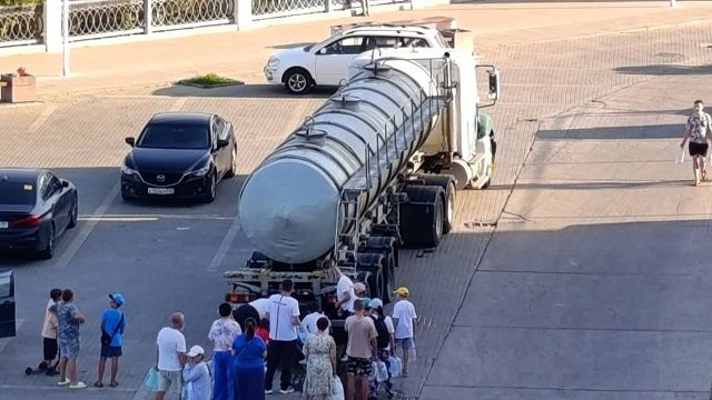 Без воды в 40-градусную жару остались жители Горячего Ключа