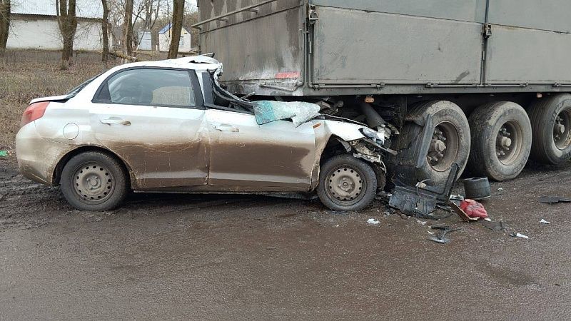 Врезался в грузовик: в ДТП на Кубани погиб 23-летний водитель
