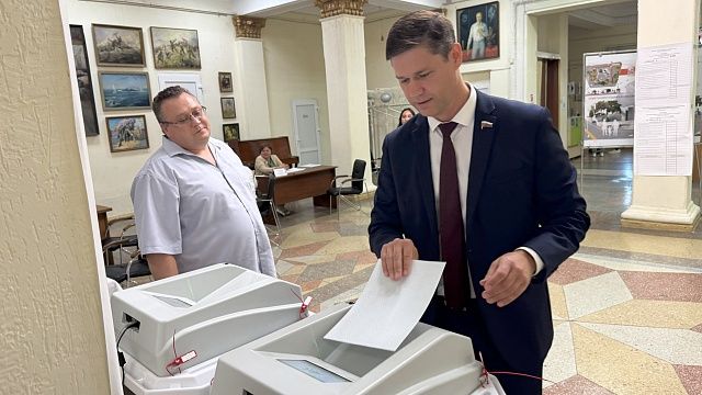 Депутат Госдумы Алтухов проголосовал на выборах губернатора в Новороссийске