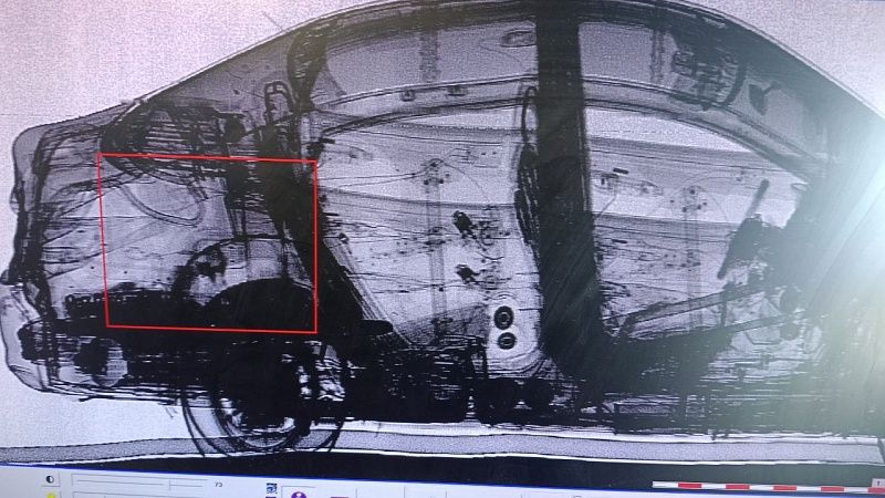 Таможенники Сочи нашли контрабандные сигареты после сканирования авто из Абхазии