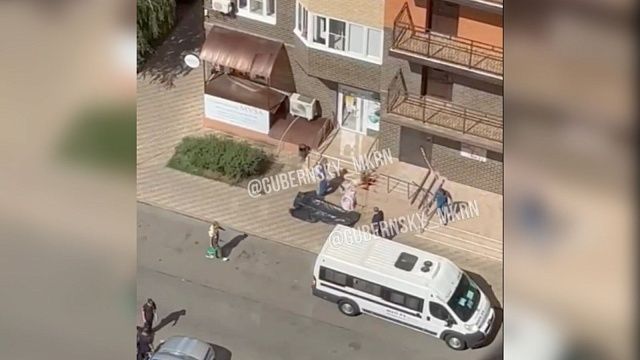 Жители Краснодара обнаружили тело мужчины в Губернском микрорайоне 