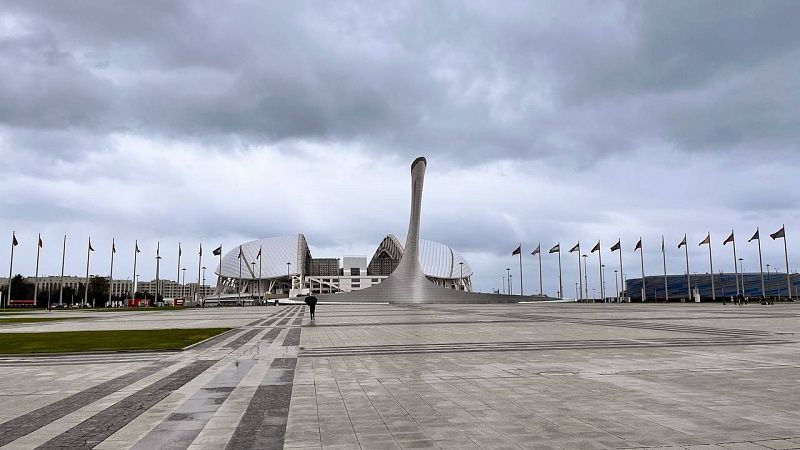 Туристы устроили автокемпинг на парковке в Олимпийском парке Сириуса