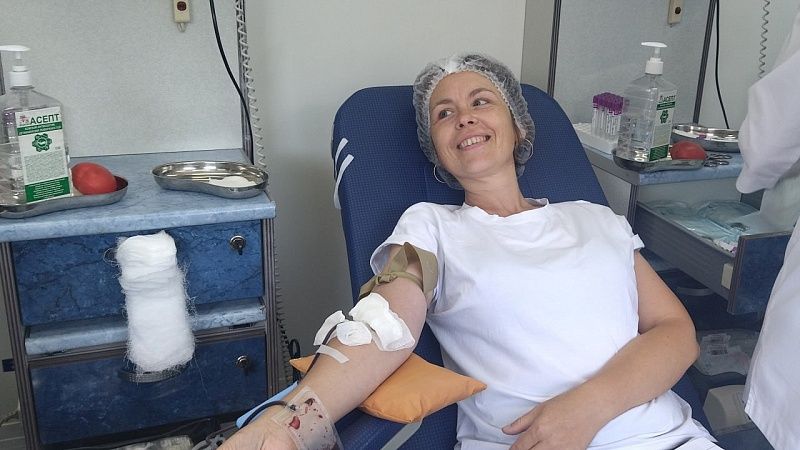 Около 57 тысяч литров донорской крови сдали в 2024 году жители Кубани