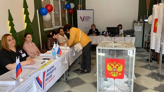 Более половины избирателей приняли участие в выборах президента РФ. Фото: телеканал «Краснодар» 