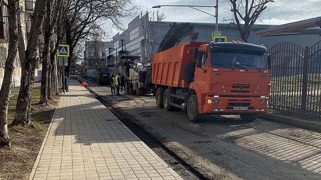 Улицу Новгородскую в Краснодаре начали ремонтировать в рамках нацпроекта