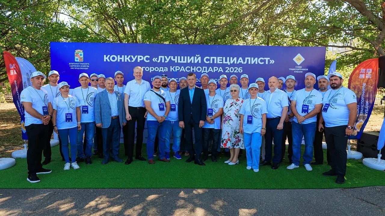 Евгений Наумов осмотрел новые автобусы и лаборатории ИИ в КубГТУ в Краснодаре