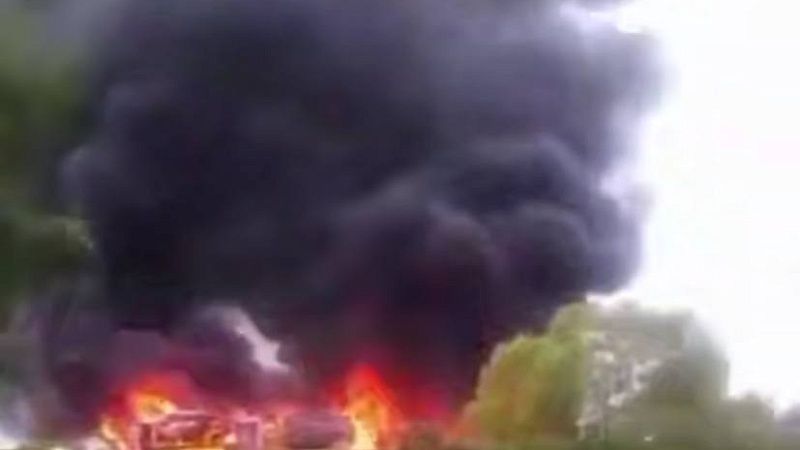 Дотла сгорел автовоз после столкновения с бетономешалкой на трассе в ЕАО