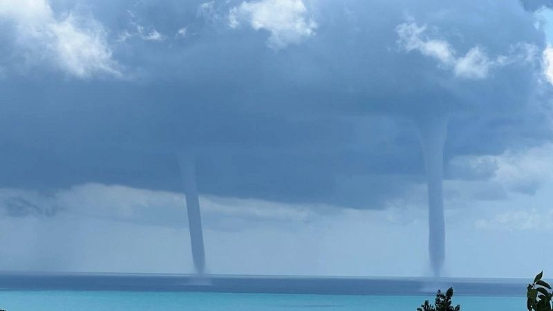 Устрашающий смерч над лиманом попал на видео на Кубани