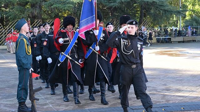 Парад юнармейцев ко Дню народного единства состоялся в Сочи