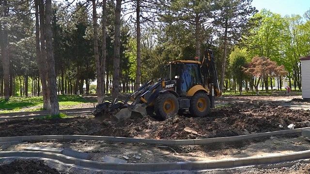 Благодаря нацпроекту обновят парк в Динском районе 