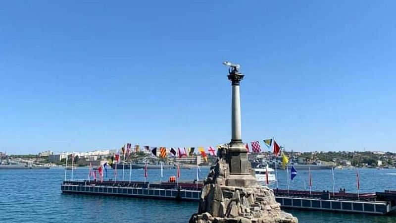 До трёх человек выросло число погибших при падении плавкрана в Севастополе 