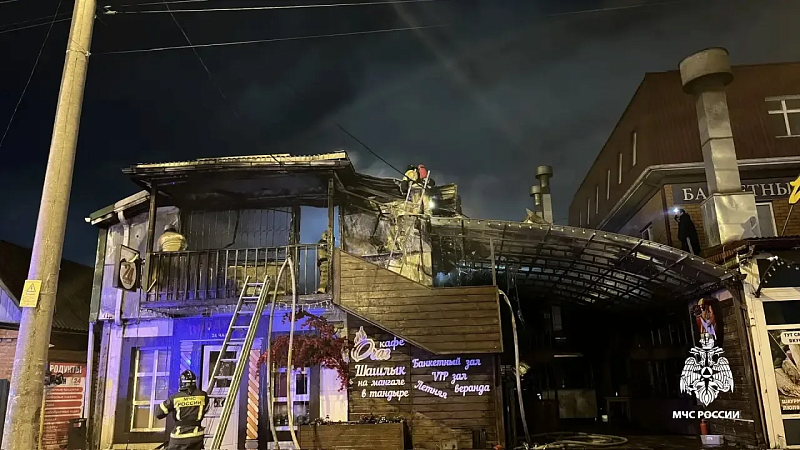 Пожар в двухэтажном здании потушили на Адыгейской Набережной в Краснодаре