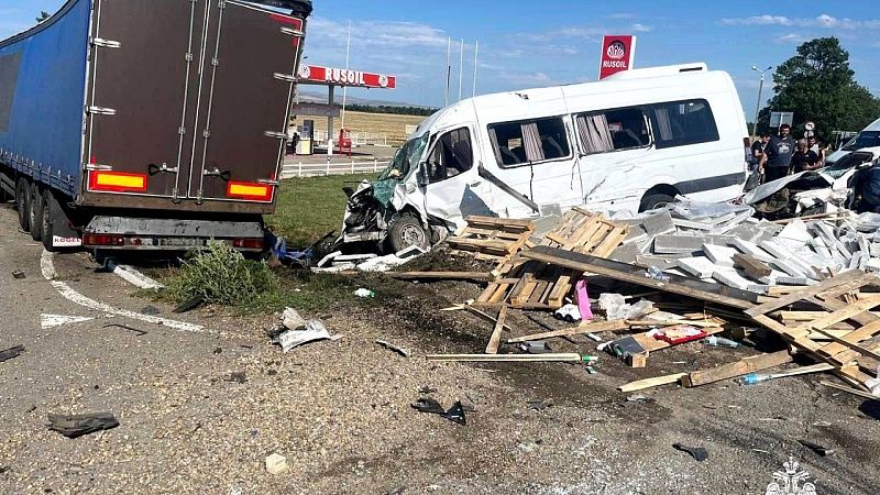 СК выяснит причину массового ДТП под Армавиром, где погибли взрослый и ребенок