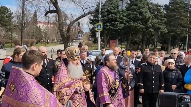 В Краснодаре прошёл молебен по погибшим при теракте. Фото: телеканал «Краснодар»