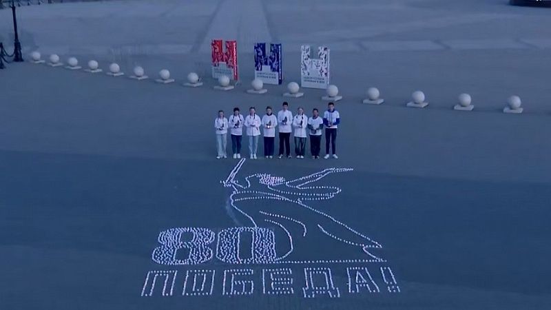 Монумент «Родина-мать» выложили из свечей в Новороссийске 