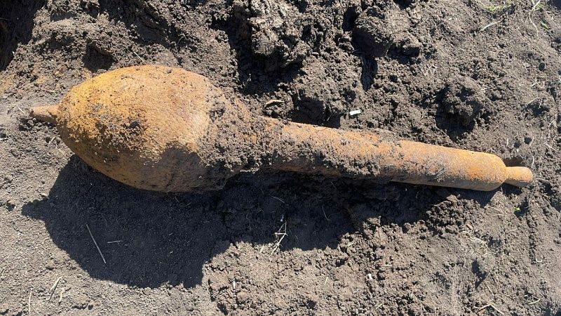 Тракторист нашел реактивный снаряд для «Катюши» в поле на Кубани