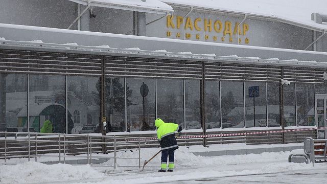 Аэропорт Краснодара готовится к новому к удару стихии: ночная смена усилена дополнительным персоналом 