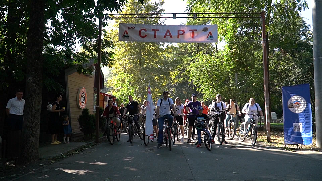 В Краснодаре прошел велопробег в честь дня рождения Российских железных дорог