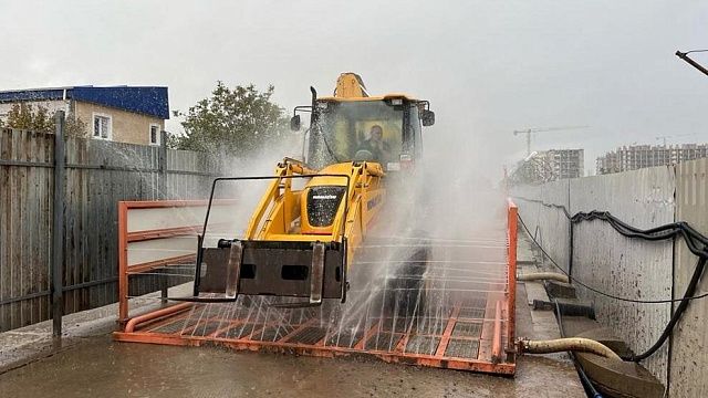 В Краснодаре будут по камерам отслеживать машины, которые выносят грязь на дороги Фото: департамент строительства администрации Краснодара