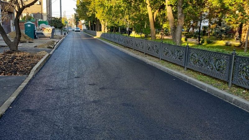 На участке улицы Офицерской в Краснодаре уложили новое дорожное покрытие